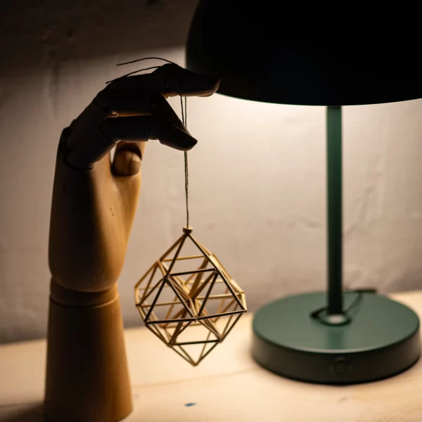 Dyberg Larsen Stockholm LED stalinė lempa tamsiai žalia vaizdas 5 Dyberg Larsen Stockholm LED stalinė lempa — papildomas vaizdas