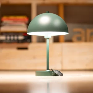 Dyberg Larsen Stockholm LED stalinė lempa tamsiai žalia — įkraunama, Pantone RAL6028, Danija