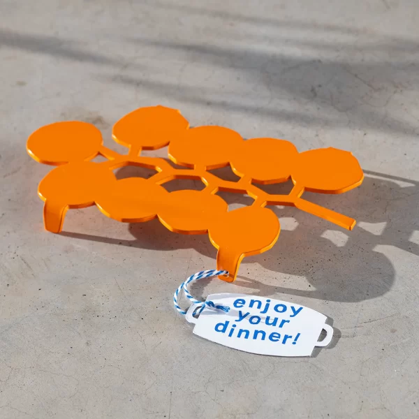 Metalo padėklas „Pomidorų kekė“ | Tomato Trivet Metalo padėklas „Pomidorų kekė“ | Tomato Trivet