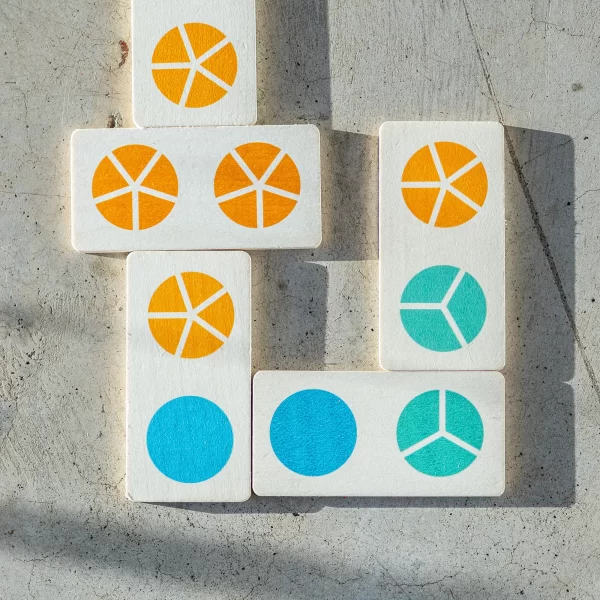 Stalo žaidimas Domino / Domino Classic Bajo Domino Classic — medinis stalo žaidimas, detalės