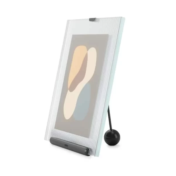 Umbra Flute Nuotraukų Rėmelis Juodas | Umbra Flute Picture Frame Black Umbra Flute levituojantis nuotraukų rėmelis suteikia jūsų brangiausiems prisiminimams rafinuotą eleganciją.