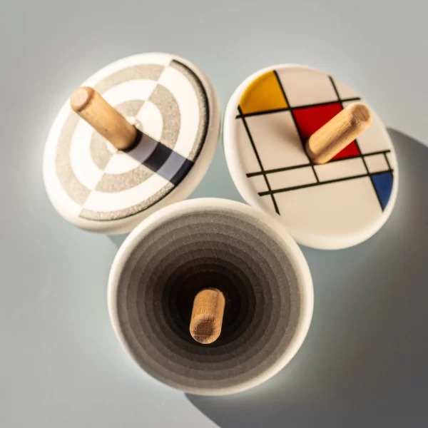 VILKELIS JUODOJI SKYLĖ | SPINNING TOP BLACK HOLE Bajo vilkelių kolekcija — mediniai vilkeliai, grupė