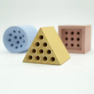 Architektūriškai minimalistinis, Beehaus betono bičių viešbutis siūlo pastogę bitėms, įkūnydamas Bauhaus dizaino esmę –...