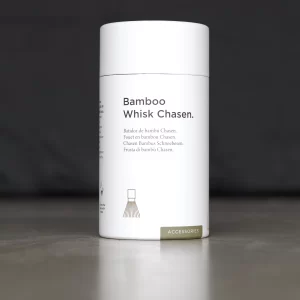 Bambuko matcha šluotelė arba „chasen“ su 100 dantelių yra tradicinis japoniškas aksesuaras, naudojamas žaliajai matcha...