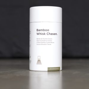 Bambuko matcha šluotelė arba „chasen“ su 100 dantelių yra tradicinis japoniškas aksesuaras, naudojamas žaliajai matcha...