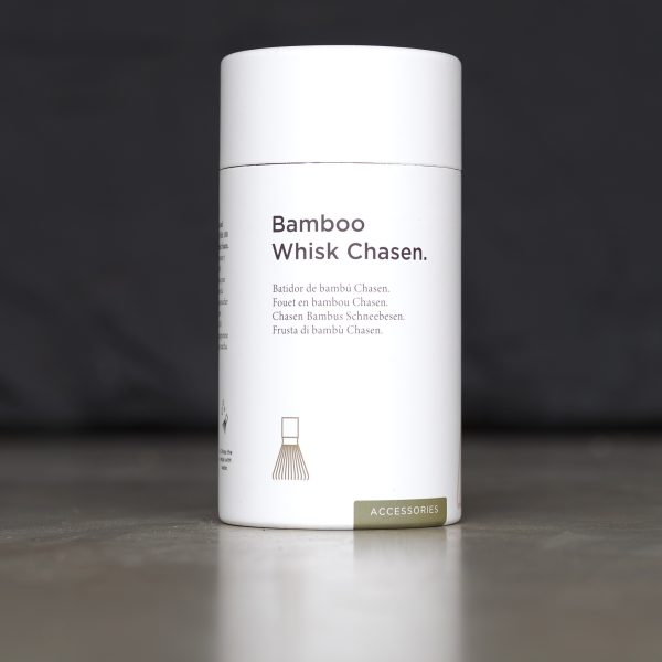 Bambuko matcha šluotelė arba „chasen“ su 100 dantelių yra tradicinis japoniškas aksesuaras, naudojamas žaliajai matcha...