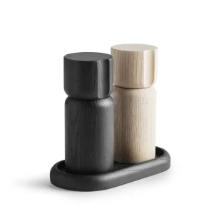 Švedų prekės ženklo Born in Sweden (Studio So-Lo dizaino) druskos ir pipirų malūnėlių rinkinys.