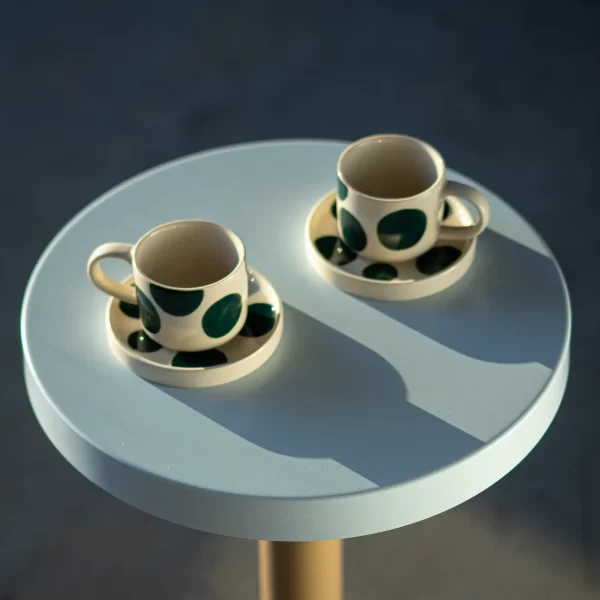 Šis išrankus espresso rinkinys iš Dots kolekcijos pagamintas Magazin Minori išskirtiniu italizuojančiu žavesiu.