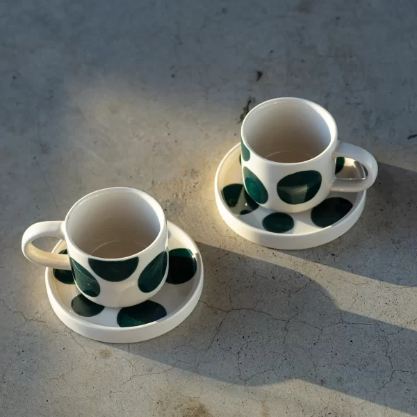Espresso Puodelių Ir Lėkštučių Rinkinys, Dots Kolekcija, Gentle Green | Espresso Set 2 Cups and 2 Saucers, Dots Collection, Gentle Green Šis išrankus espresso rinkinys iš Dots kolekcijos pagamintas Magazin Minori išskirtiniu italizuojančiu žavesiu.