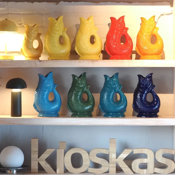 Gluckigluck Ąsotis Xl - Tamsiai Pulkas | Gluckigluck Pitcher Xl - Dark Grey Gluckigluck ąsotis yra ryškus namų interjero elementas, derinantis modernų minimalizmą ir ikonišką dizainą.