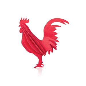 Atraskite skulptūrinį meną per „Lovi Gaidys“ raudoną figūrą — meistriškai suprojektuotą iš tvarios beržo faneros.