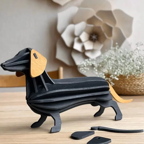 Lovi Medinis Taksas 31 cm | Lovi Dachshund 31 cm Lovi taksas įkūnija šios mėgstamos veislės žaismingą esmę žavingoje medinėje formoje.