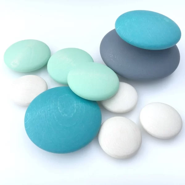 Mediniai Akmenukai | Wooden Pebbles Perkelkite į kūrybos ir gamtos pasaulį su Bajo mediniais akmenukais.