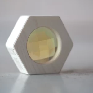 Pasinerkite į spalvų pasaulį su mediniu kaleidoskopu iš Bajo.