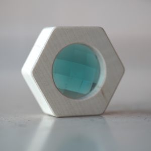 Pasinerkite į spalvų pasaulį su mediniu kaleidoskopu iš Bajo.