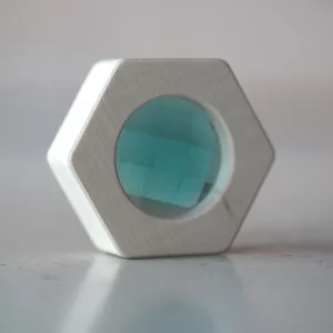 Pasinerkite į spalvų pasaulį su mediniu kaleidoskopu iš Bajo.