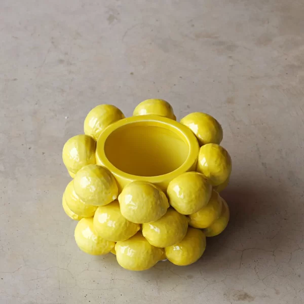 Amalfi – Mažoji „Limonce“ Keraminė Vaza | Amalfi - Small Limonce Ceramic Vase „Amalfi – mažoji „Limonce“ keraminė vaza“ į Jūsų erdves įneš Viduržemio jūros gaivos ir saulėto charakterio.