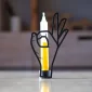 Išskirtinė „Candle Hand“ žvakidė, sukurta iš patvaraus 1,5 mm plieno, pasižyminti elegantiška juoda matine apdaila.
