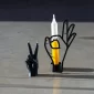 Išskirtinė „Candle Hand“ žvakidė, sukurta iš patvaraus 1,5 mm plieno, pasižyminti elegantiška juoda matine apdaila.