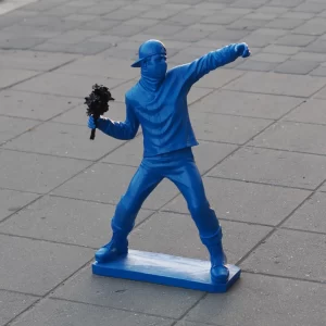 Skulptūra “Metantis Puokštę” | Sculpture "Throwing a Bouquet"