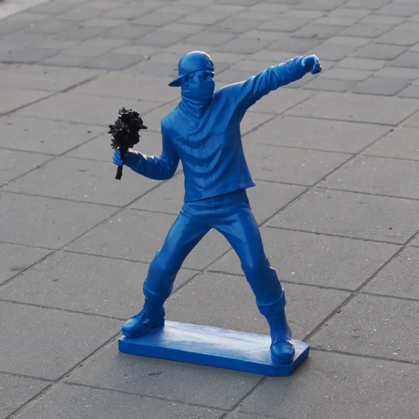 Sculpture "Throwing a Bouquet"