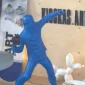 Ši dekoratyvi pop meno figūra, inspiruota Banksy, derina gatvės meno patrauklumą su gėlių simbolika ir yra galingas...