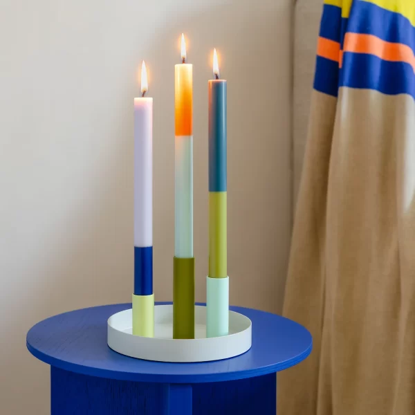 Remember „RIGA“ ilgųjų žvakių rinkinys (26 cm) | Remember RIGA Stick Candle Set (26 cm) Dėl šių žvakių tiesiog užsidegsite iš vidaus: spalvingos ilgosios žvakės su color-blocking dizainu liejamos rankomis, vaško...
