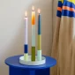Dėl šių žvakių tiesiog užsidegsite iš vidaus: spalvingos ilgosios žvakės su color-blocking dizainu liejamos rankomis, vaško...