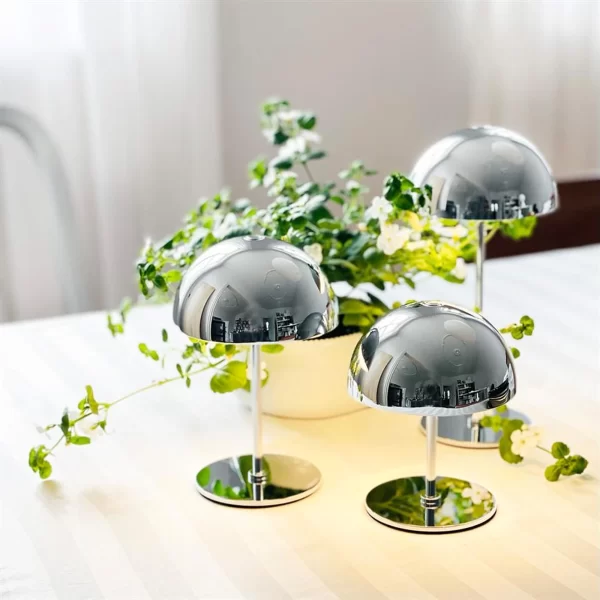 Along LED mini stalinės lempos, 3 vnt. - chromas | Along Portable Mini Table Lamp 3 pcs - Chrome Danų dizaino studijos Dyberg Larsen ALONG LED mini stalinės lempos – 3 vnt.