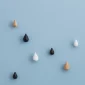Dideles „Dropit“ finkcionalias ir žaismingas lašo formos pakabas Normann Copenhagen sukūrė bendradarbiaudami su Švedų...