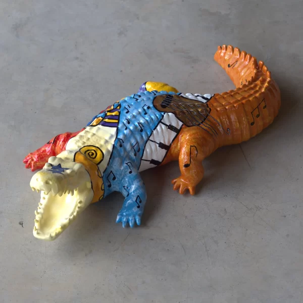 Skulptūra Krokodilas Picasso | Crocodilo Picasso Rankomis tapyta dekoratyvinė skulptūra - krokodilas Picasso.
