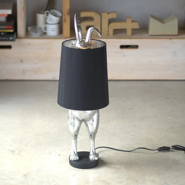 Šviestuvas „Hiding Bunny | Hiding Bunny Table Lamp, Silver/Black, 24 x 24 x 74 cm „Hiding Bunny“ yra vienas iš „WERNS®“ dizaino prekės ženklo šviestuvų iš serijos Animal Lamps.