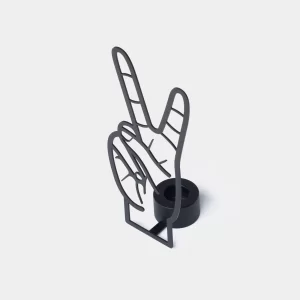 „Candle Hand“ žvakidė „Peace“ – tai išskirtinis dekoro elementas, sukurtas praturtinti jūsų namų interjerą.