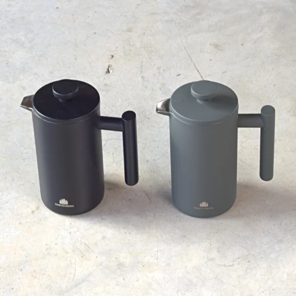 Nerūdijančio plieno French press kavinukas juodas | Stainless Steel French Press Black „Grønenberg“ nerūdijančio plieno prancūziškas French Press kavinukas juodos spalvos.