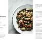 Suomių leidyklos Cozy publishing receptų knyga „Veggies, every day of the week“ padės paruošti skanius, sveikus patiekalus...