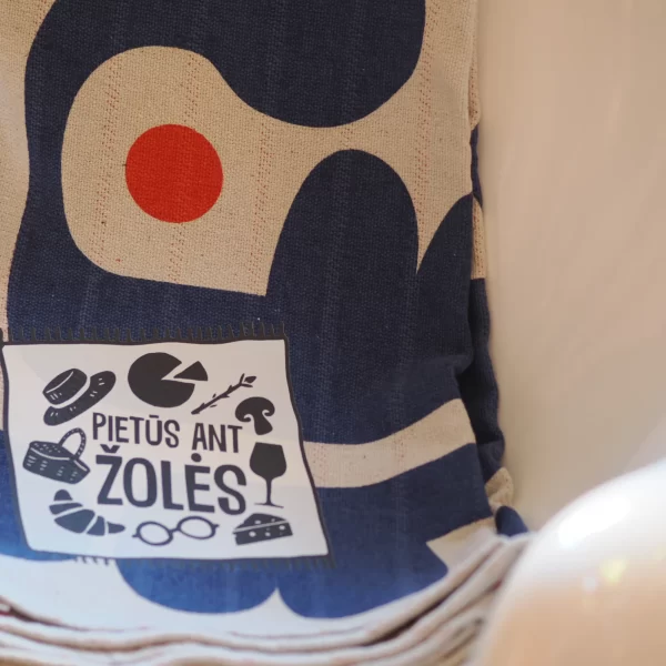 Pledas Bloomingville, Recycle medvilnė | Eviaya Throw, Multi Danų dizaino studijos Bloomingville medvilnės užtiesalas apjungia meninę išraišką ir tvarumą spalvotoje audeklo harmonijoje.