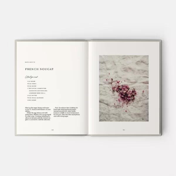 Knyga apie Gėlės lėkštėje | Flowers on a Plate: Delicious Floral Recipes Flowers on a Plate: Delicious Floral Recipes yra įtraukianti receptų su valgomomis gėlėmis knyga — albumas.