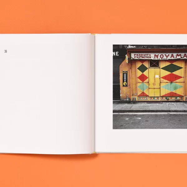 Paryžiaus spalvos – Gérard Ifert | Paris Colours - Gérard Ifert, Ektachromes 1953-1954 Penktajame dešimtmetyje Paryžiuje geometriški ir margaspalviai dažų prekeivių fasadai patraukė jauno šveicarų dizainerio...